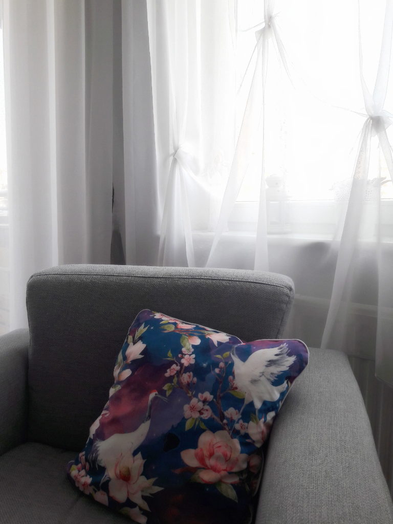 Granat i kwiaty moje uszytki i aranżacja salonu 20190408 134853 768x1024 Granat i kwiaty moje uszytki i aranżacja salonu