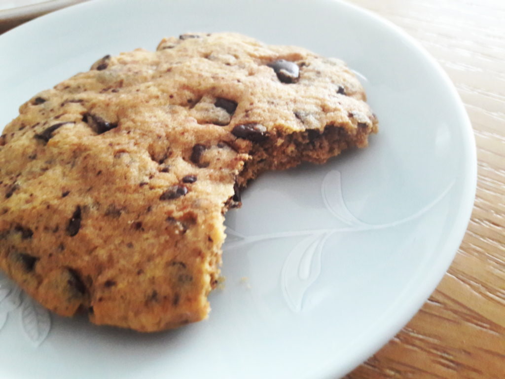 Kruche ciasteczka z czekoladą typu American cookies 20190424 140653 1 1024x768 Kruche ciasteczka z czekoladą typu American cookies