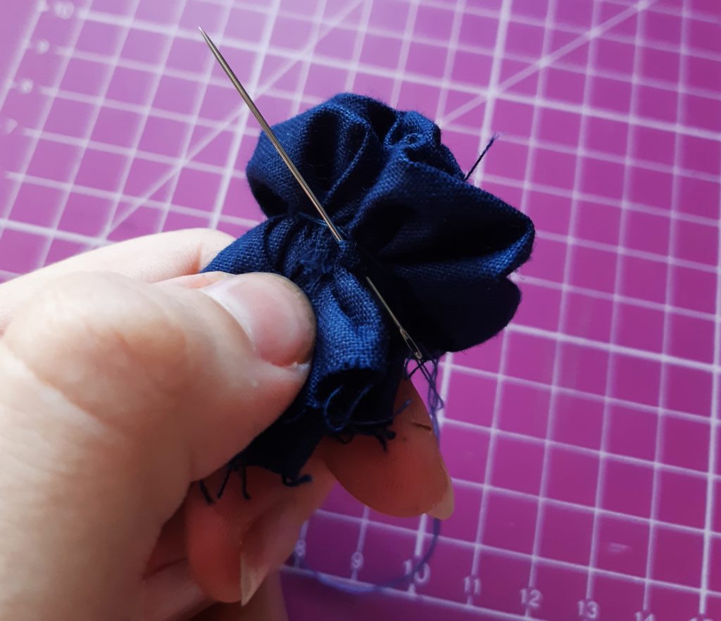 DIY Kwiatki z materiału 20190627 142808 1024x882 DIY Kwiatki z materiału