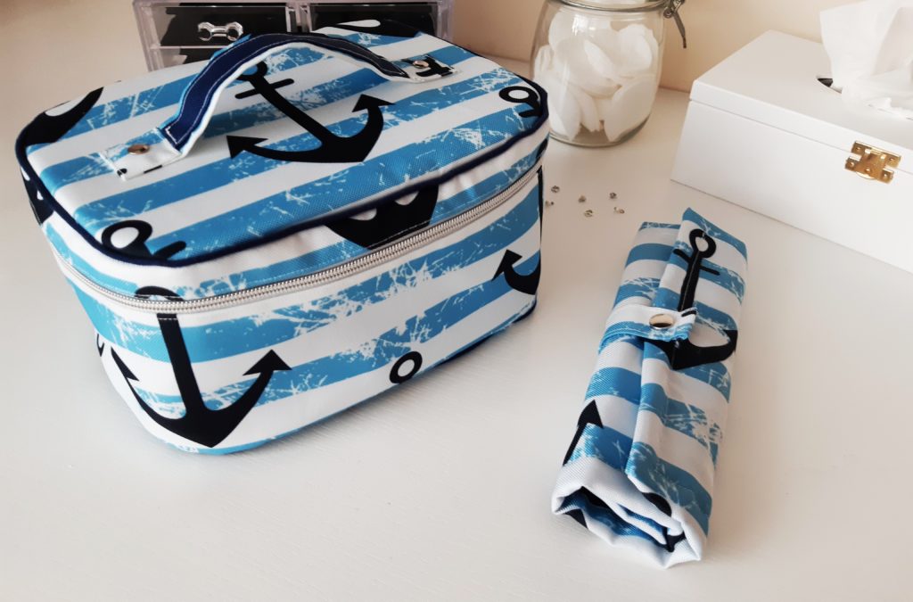 Kosmetyczka kuferek i etui na pędzle do makijażu 20190720 150650 1024x675 Kosmetyczka kuferek i etui na pędzle do makijażu