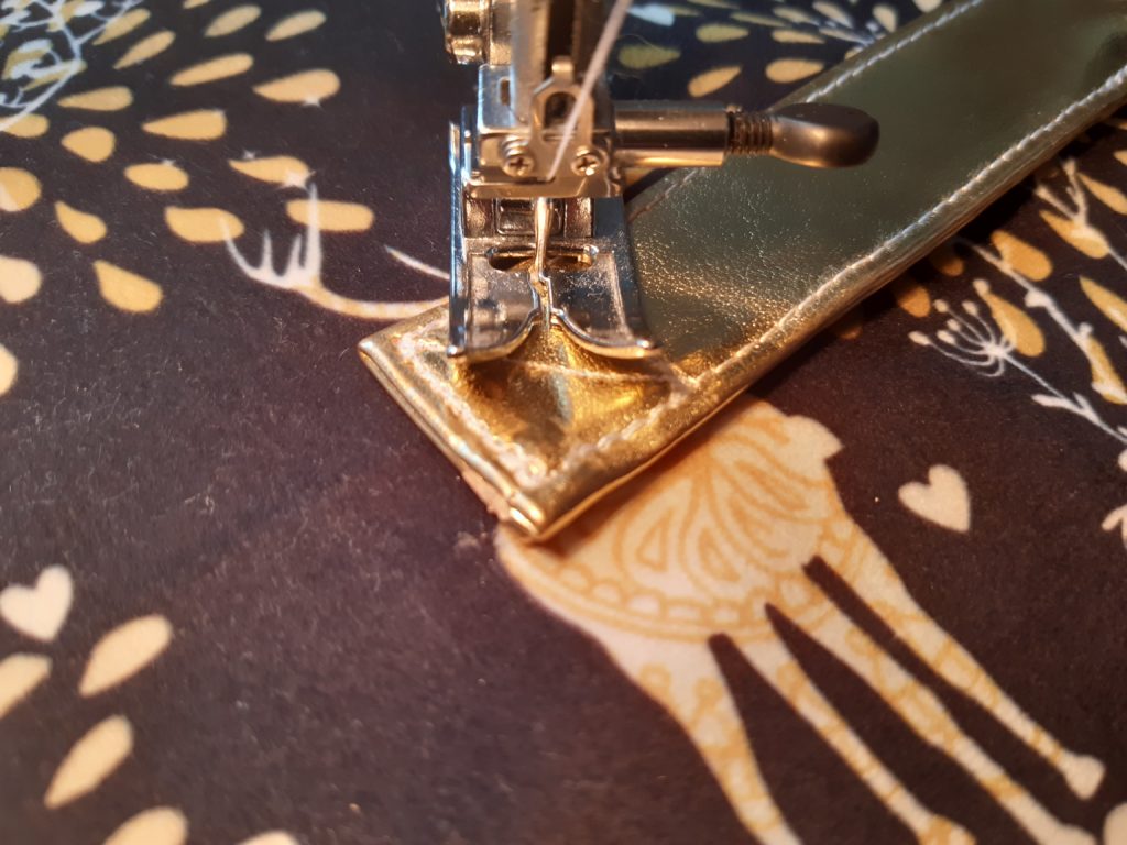 Jak uszyć etui na pędzle do makijażu tutorial 58 4608x3456 1024x768 Jak uszyć etui na pędzle do makijażu tutorial