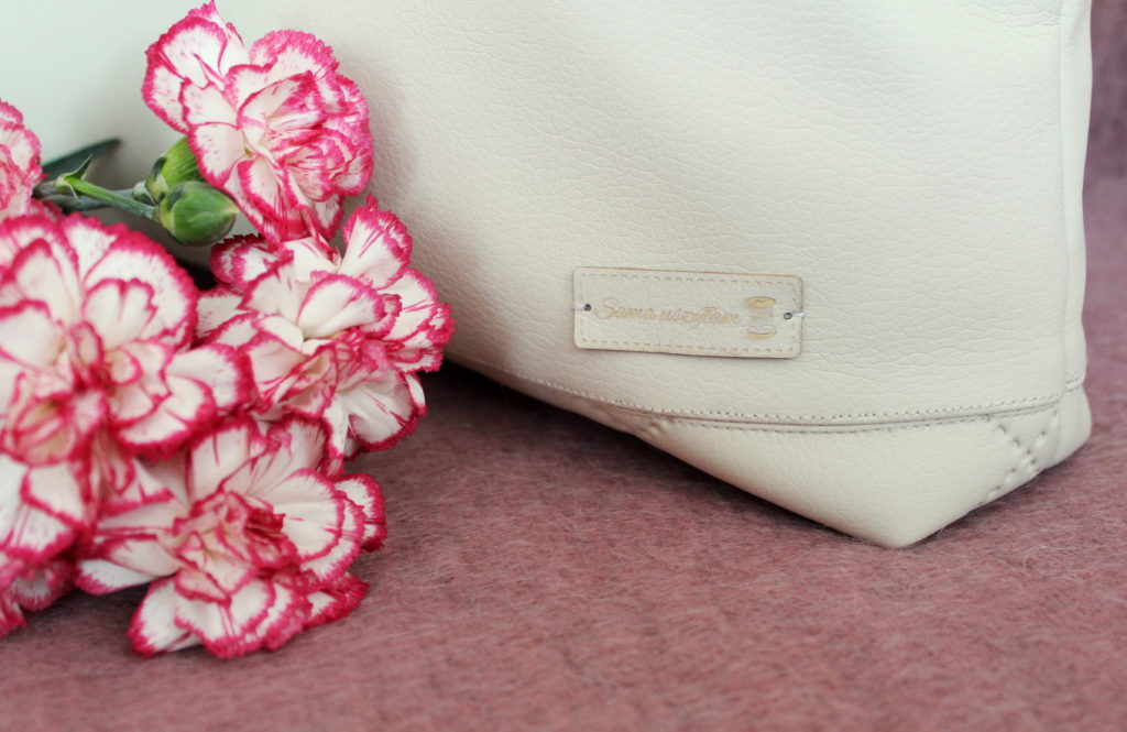 Prosta beżowa torebka typu shopper. Szycie zza kulis IMG 4987 1 1024x665 Prosta beżowa torebka typu shopper. Szycie zza kulis