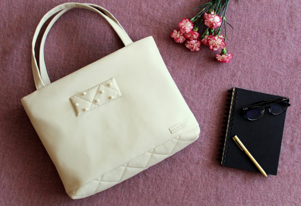 Prosta beżowa torebka typu shopper. Szycie zza kulis IMG 4988 01 1024x700 Prosta beżowa torebka typu shopper. Szycie zza kulis