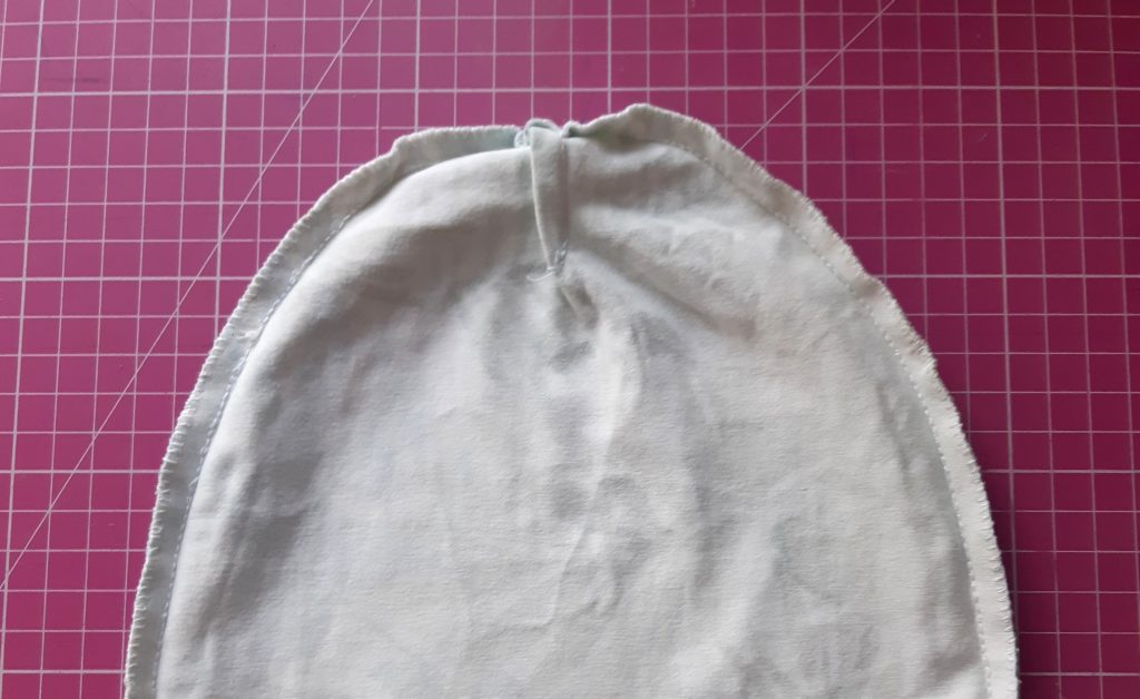 Jak uszyć czapkę dla dziecka / niemowlęcia? Dwa rodzaje na kilka sposobów. ada 2 1024x628 Jak uszyć czapkę dla dziecka / niemowlęcia? Dwa rodzaje na kilka sposobów.