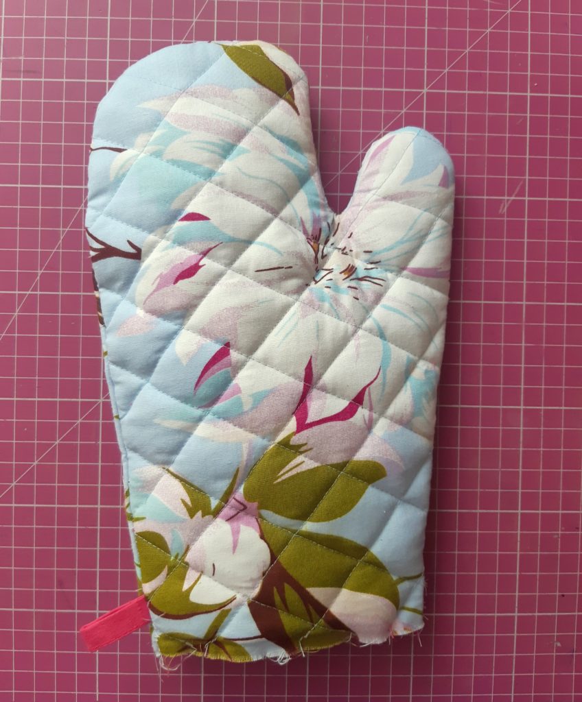 Łapka kuchenna i rękawica jak uszyć? Tutorial + wykrój do pobrania 37 3357x4055 2 848x1024 Łapka kuchenna i rękawica jak uszyć? Tutorial + wykrój do pobrania