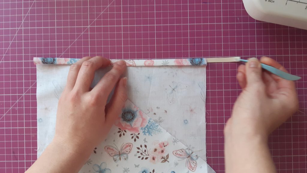 Maseczka bawełniana z kieszonką i troczkami jak uszyć? TUTORIAL 11 1024x578 Maseczka bawełniana z kieszonką i troczkami jak uszyć? TUTORIAL