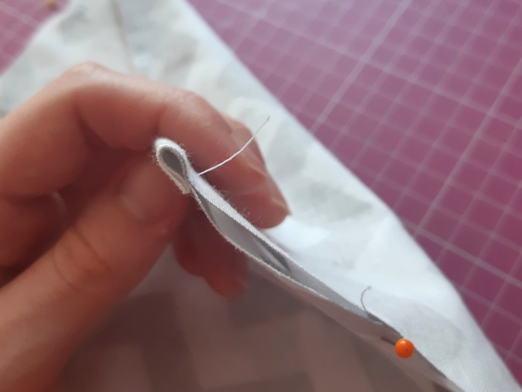 Maseczka bawełniana z kieszonką i troczkami jak uszyć? TUTORIAL 38 3456x2599 1 1024x770 Maseczka bawełniana z kieszonką i troczkami jak uszyć? TUTORIAL