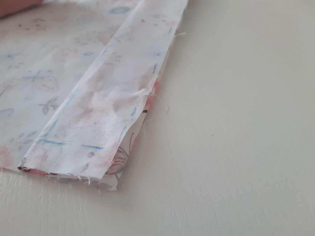 Maseczka bawełniana z kieszonką i troczkami jak uszyć? TUTORIAL 8 1024x768 Maseczka bawełniana z kieszonką i troczkami jak uszyć? TUTORIAL