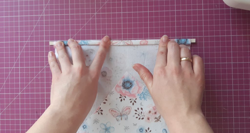 Maseczka bawełniana z kieszonką i troczkami jak uszyć? TUTORIAL 9 1 1024x547 Maseczka bawełniana z kieszonką i troczkami jak uszyć? TUTORIAL