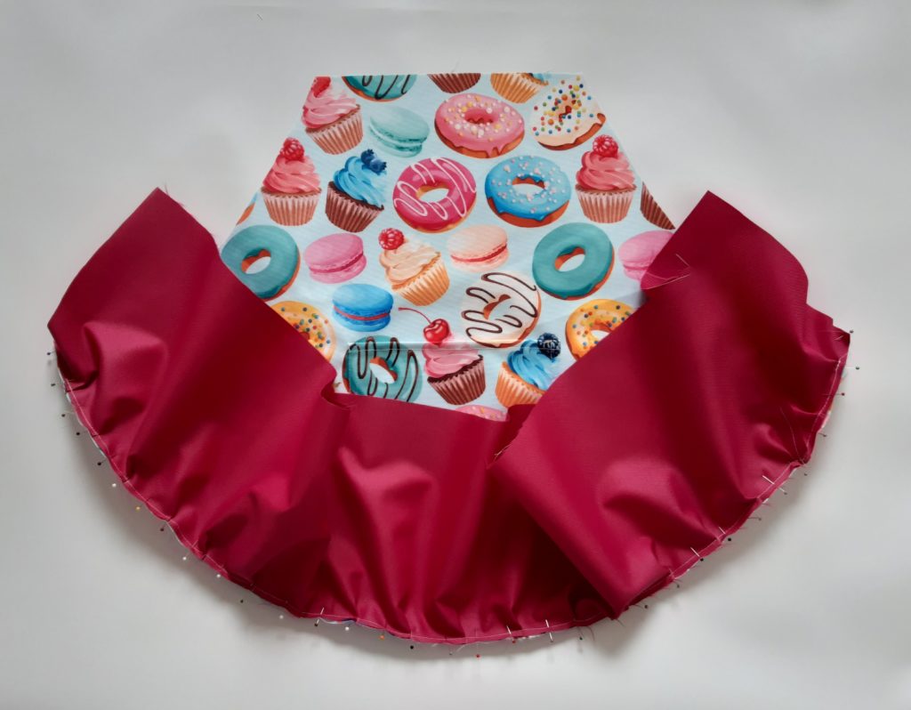 Fartuch kuchenny z falbanką jak uszyć? Tutorial + wykrój do pobrania 30 3929x3062 1 1024x798 Fartuch kuchenny z falbanką jak uszyć? Tutorial + wykrój do pobrania