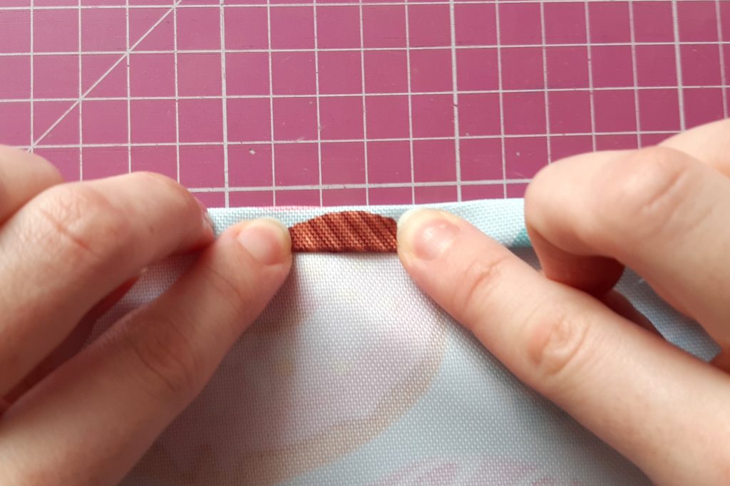 Fartuch kuchenny z falbanką jak uszyć? Tutorial + wykrój do pobrania 66 3047x2030 1 1024x682 Fartuch kuchenny z falbanką jak uszyć? Tutorial + wykrój do pobrania