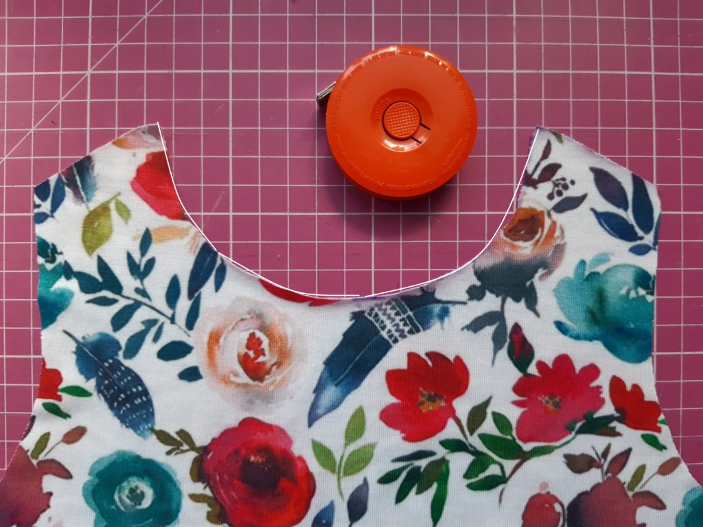 Jak uszyć prostą sukienkę dla dziewczynki TUTORIAL 2 4608x3456 2 1024x768 Jak uszyć prostą sukienkę dla dziewczynki TUTORIAL
