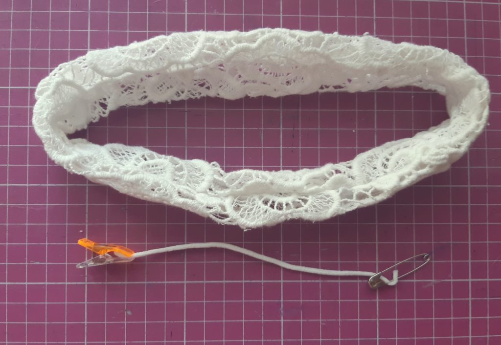 Jak uszyć gumkę frotkę / scrunchie? Prosty tutorial. 20200912 151522 1024x706 Jak uszyć gumkę frotkę / scrunchie? Prosty tutorial.
