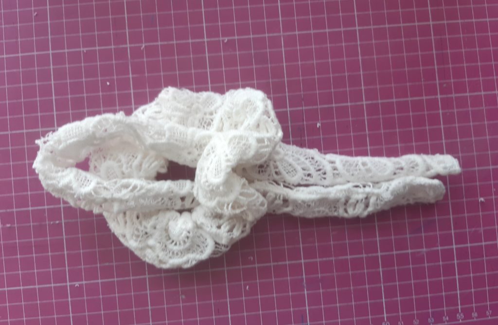 Jak uszyć gumkę frotkę / scrunchie? Prosty tutorial. 20200913 141045 1024x669 Jak uszyć gumkę frotkę / scrunchie? Prosty tutorial.