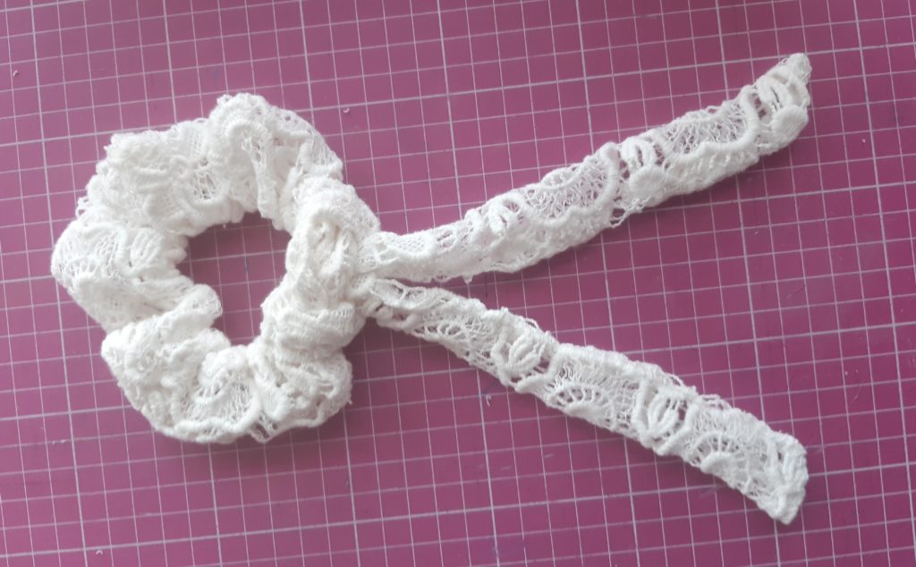 Jak uszyć gumkę frotkę / scrunchie? Prosty tutorial. 20200913 141121 1024x634 Jak uszyć gumkę frotkę / scrunchie? Prosty tutorial.
