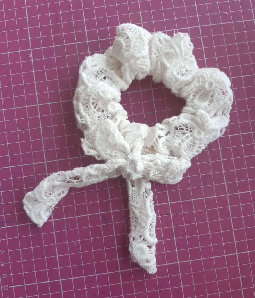 Jak uszyć gumkę frotkę / scrunchie? Prosty tutorial. 20200913 141530 877x1024 Jak uszyć gumkę frotkę / scrunchie? Prosty tutorial.