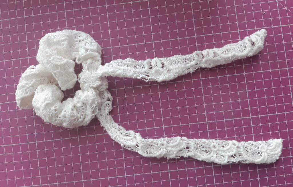 Jak uszyć gumkę frotkę / scrunchie? Prosty tutorial. 20200913 153450 1024x652 Jak uszyć gumkę frotkę / scrunchie? Prosty tutorial.