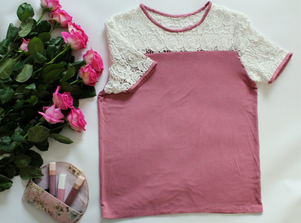 Bluzka typu T shirt z koronką i lamówką IMG 9208 1024x757 Bluzka typu T shirt z koronką i lamówką