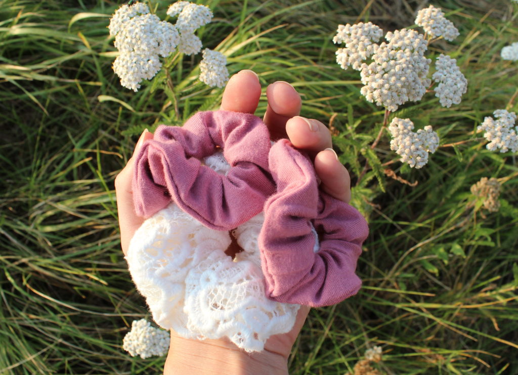 Jak uszyć gumkę frotkę / scrunchie? Prosty tutorial. IMG 9402 1024x741 Jak uszyć gumkę frotkę / scrunchie? Prosty tutorial.