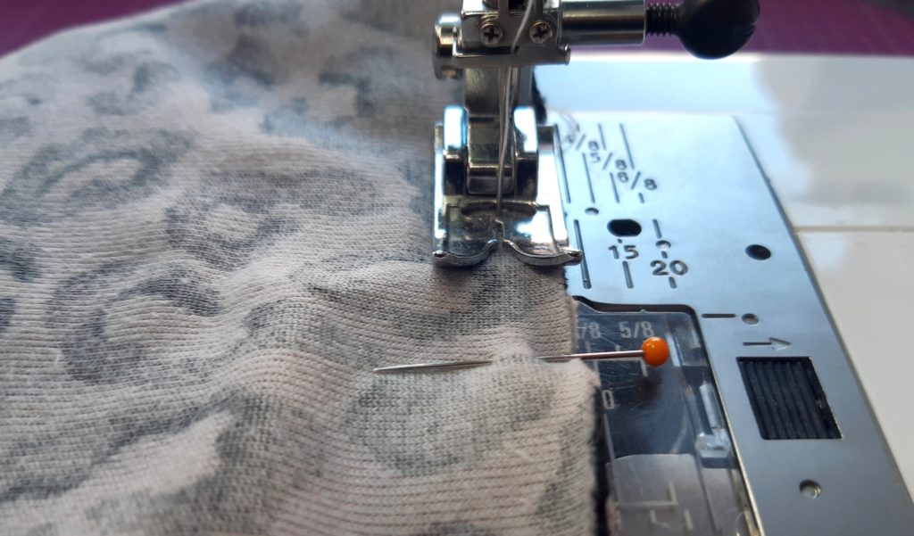 Jak uszyć komin z zapięciem na napy prosty tutorial 5 1024x601 Jak uszyć komin z zapięciem na napy prosty tutorial