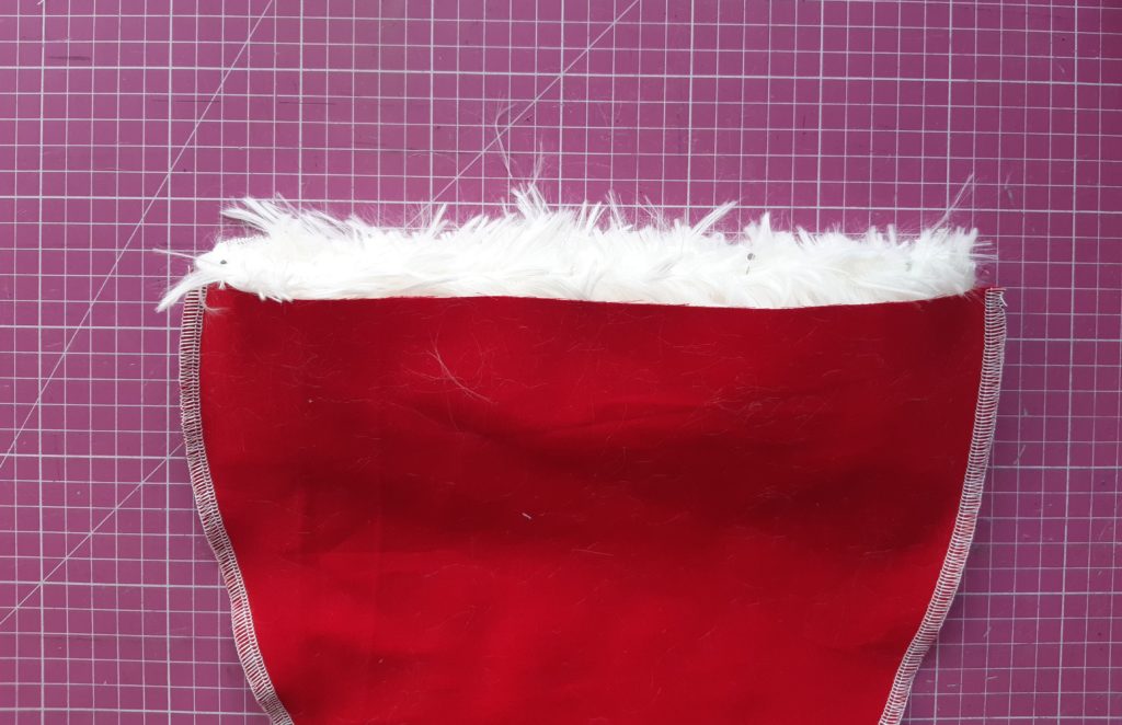 20201204 122645 1024x662 Świąteczna czapka Mikołaja   jak uszyć? Prosty tutorial.