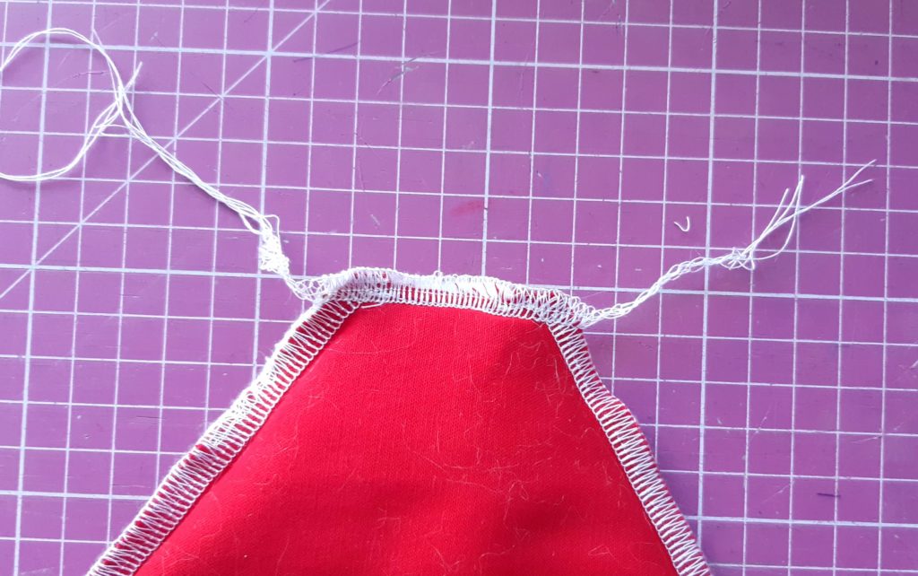 20201204 130912 1024x642 Świąteczna czapka Mikołaja   jak uszyć? Prosty tutorial.