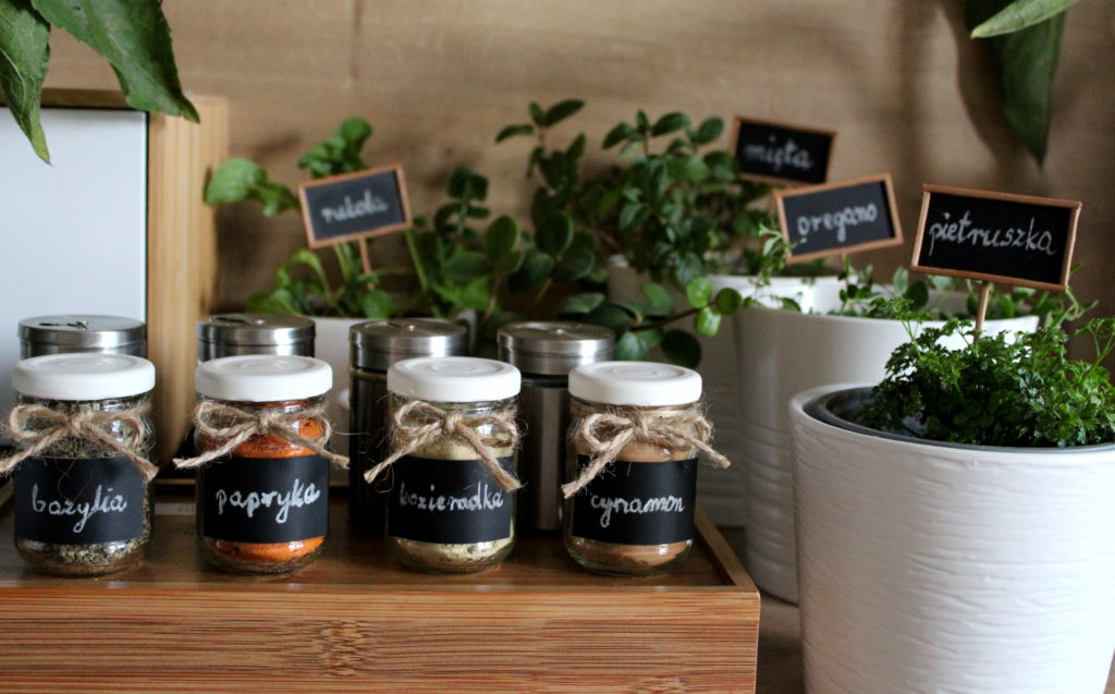 Sposób na proste DIY czyli moja organizacja ziół i przypraw. Wersja z instrukcją IMG 5118 1024x637 Sposób na proste DIY czyli moja organizacja ziół i przypraw. Wersja z instrukcją