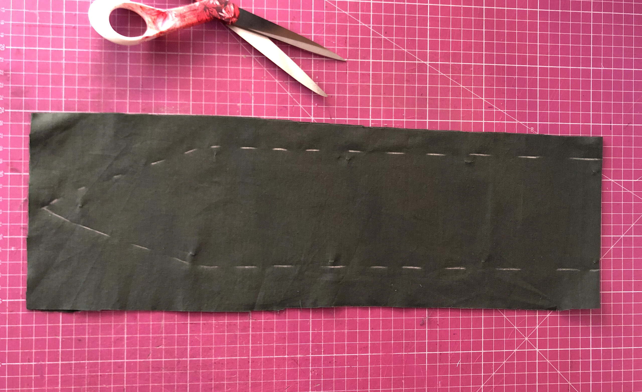 Kokarda DIY i spinka w jednym – jak uszyć? TUTORIAL %name Kokarda DIY i spinka w jednym – jak uszyć? TUTORIAL